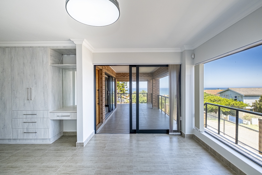 4 Bedroom Property for Sale in Wavecrest Eastern Cape